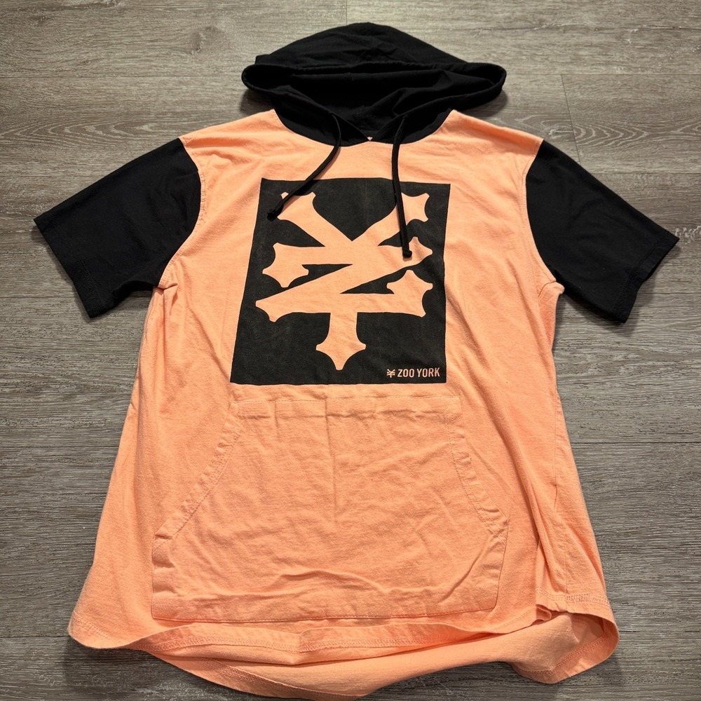 Zoo York Hoodie Mens Large Peach Black Graphic Short Sleeve Shirt Skate Y2K